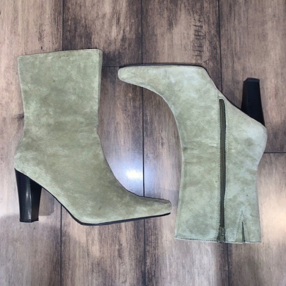 Classique Shoes - THIS ITEM  $8 - Classique Faux Suede Boots